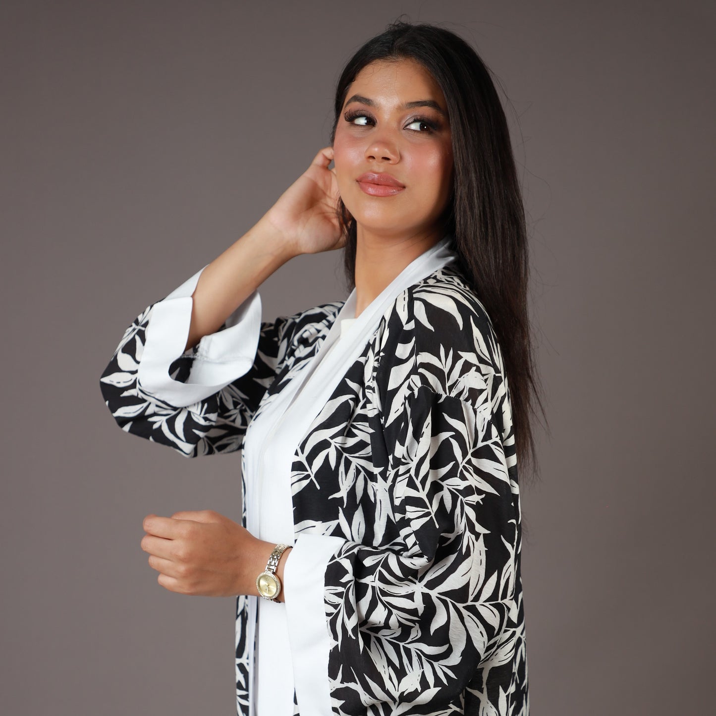 Kimono Long Noir à Motifs Feuillus Blancs