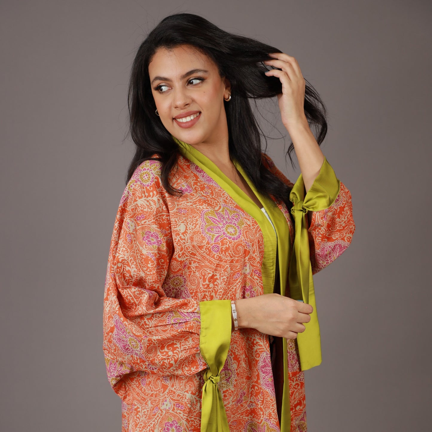 Kimono Court Orange Imprimé Floral et Bordures Vertes