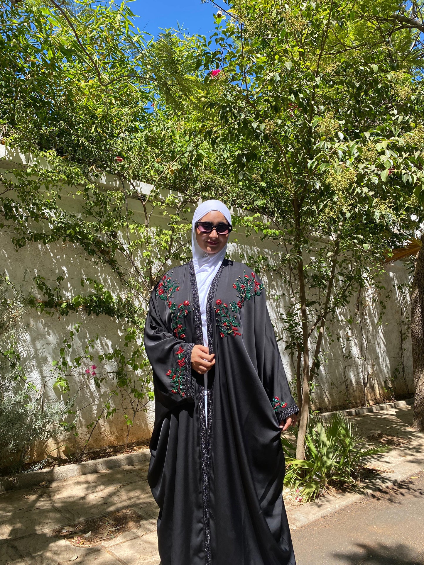 Kimono Noir Brodé – Élégance Intemporelle