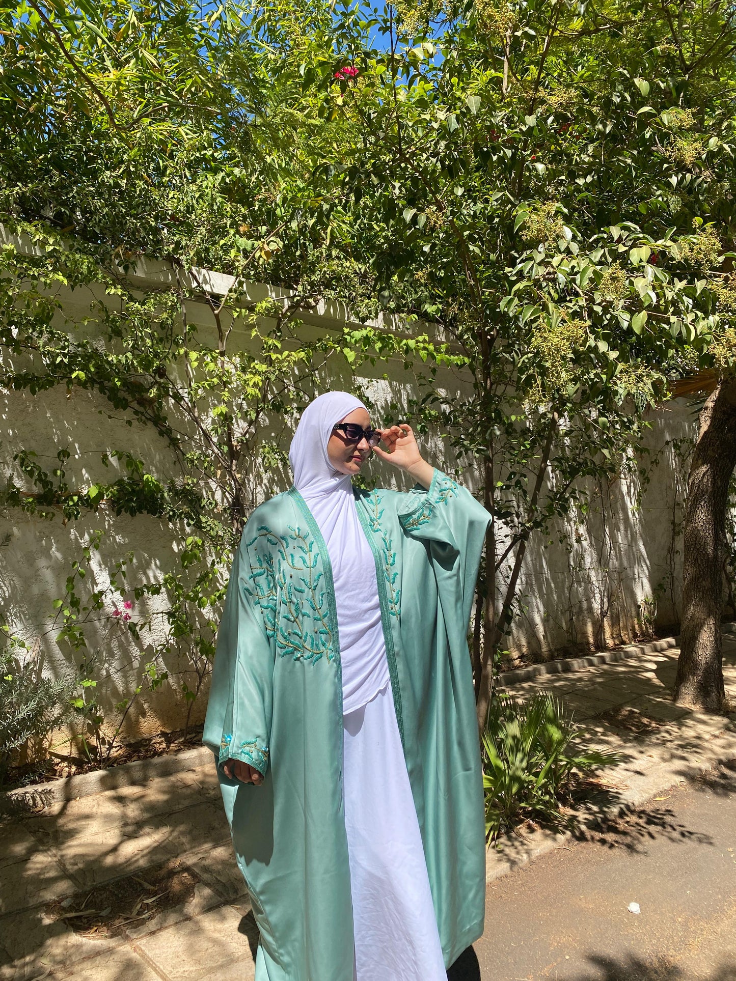 Kimono Vert d’Eau Brodé – Fraîcheur Élégante