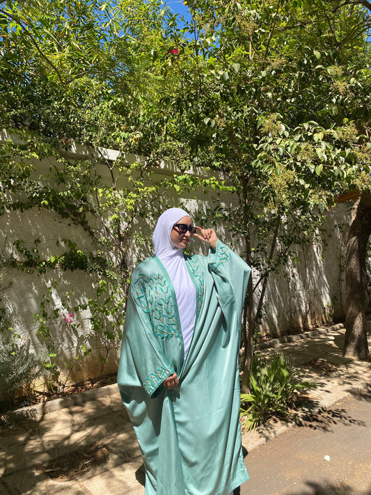 Kimono Vert d’Eau Brodé – Fraîcheur Élégante