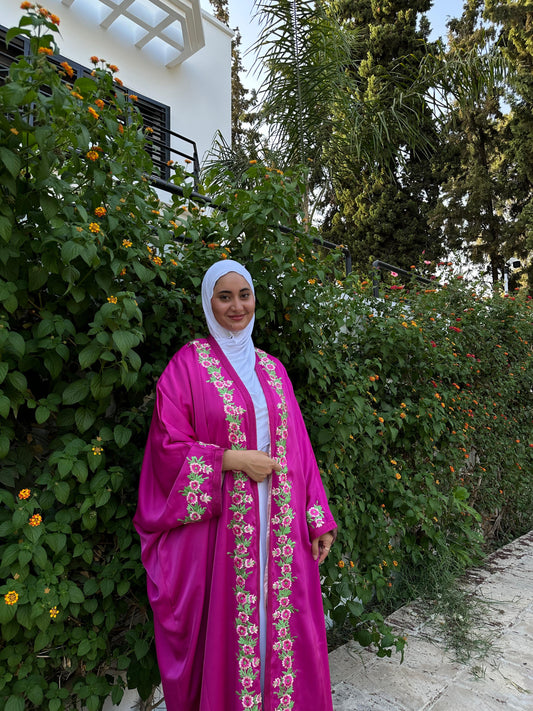 Kimono Fuchsia Brodé – Élégance Florale