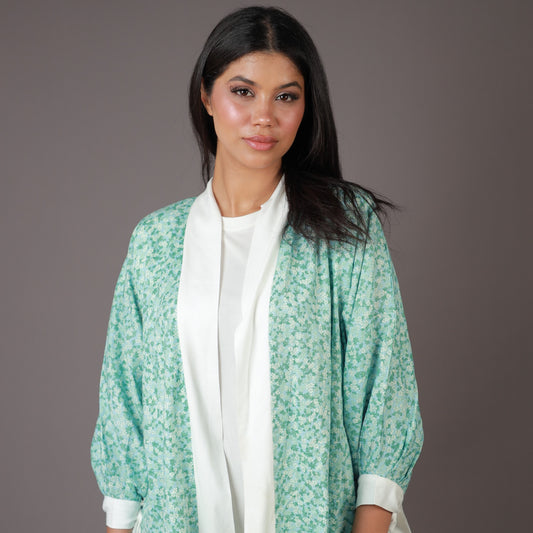 Kimono Vert Amande à Motifs Floraux – Coupe Demi-longue