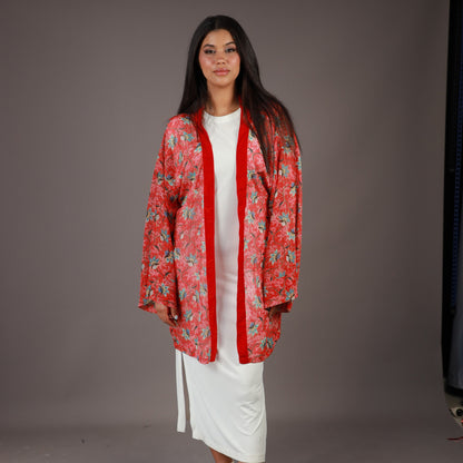 Kimono Demi-Long Rouge à Motifs Floraux