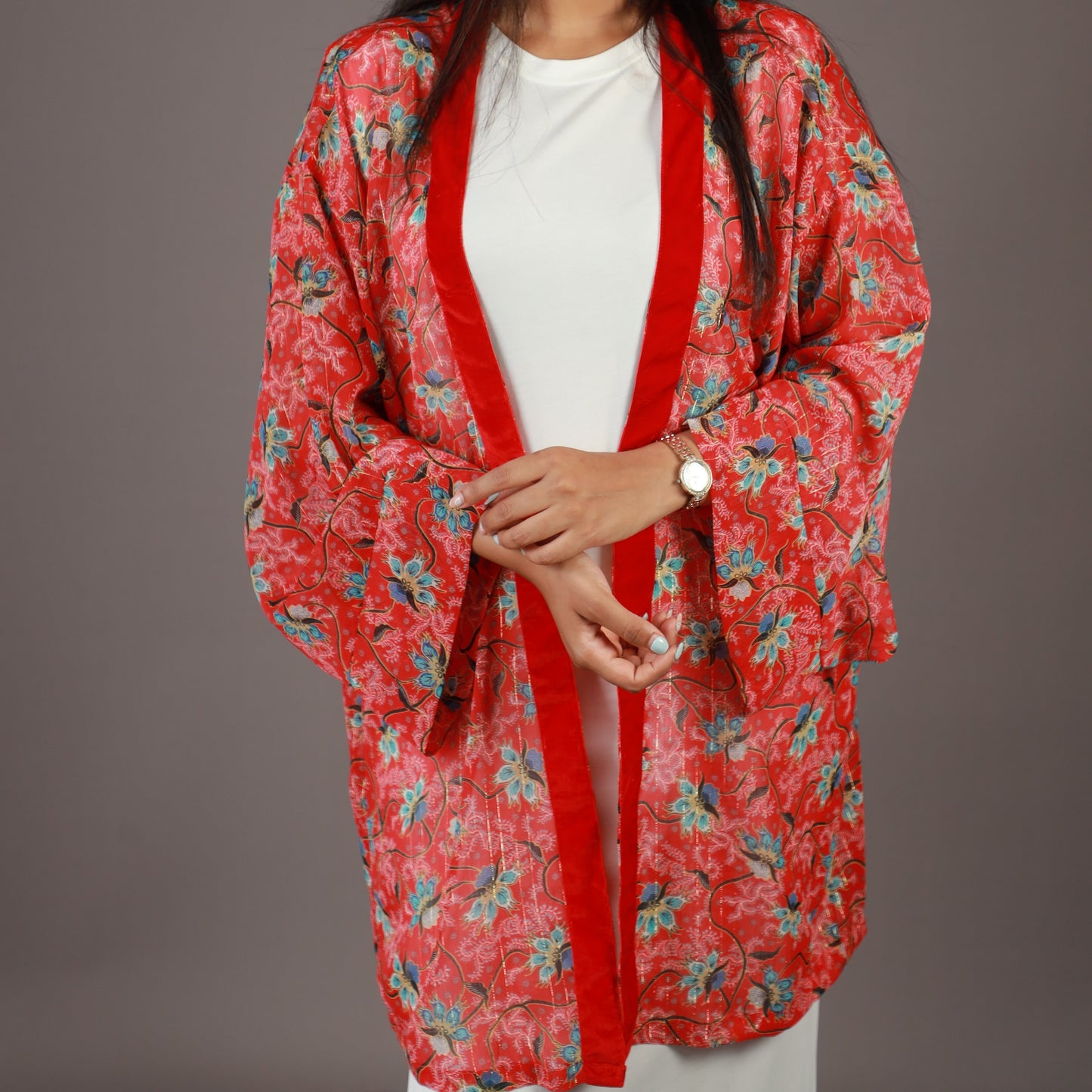 Kimono Demi-Long Rouge à Motifs Floraux