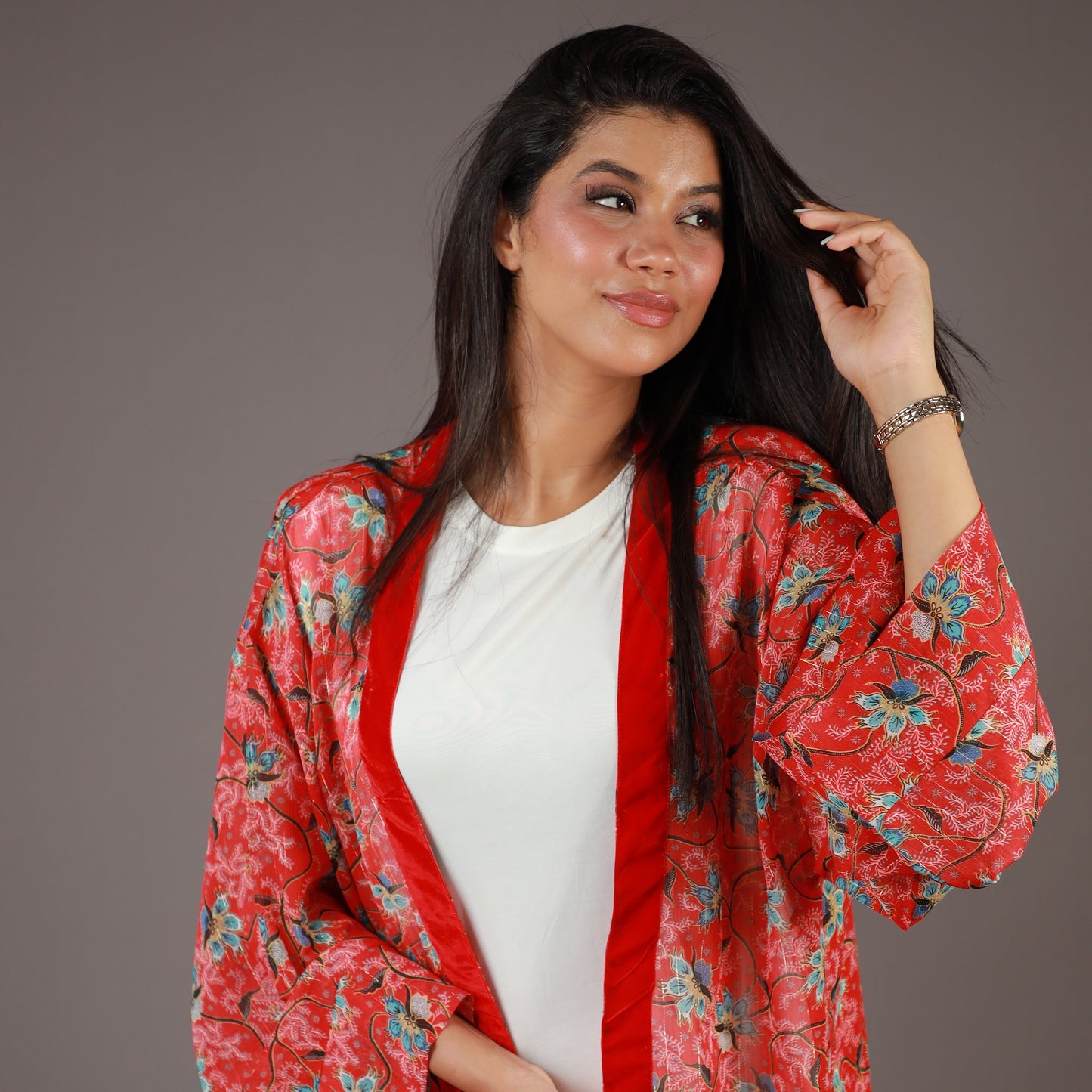 Kimono Demi-Long Rouge à Motifs Floraux