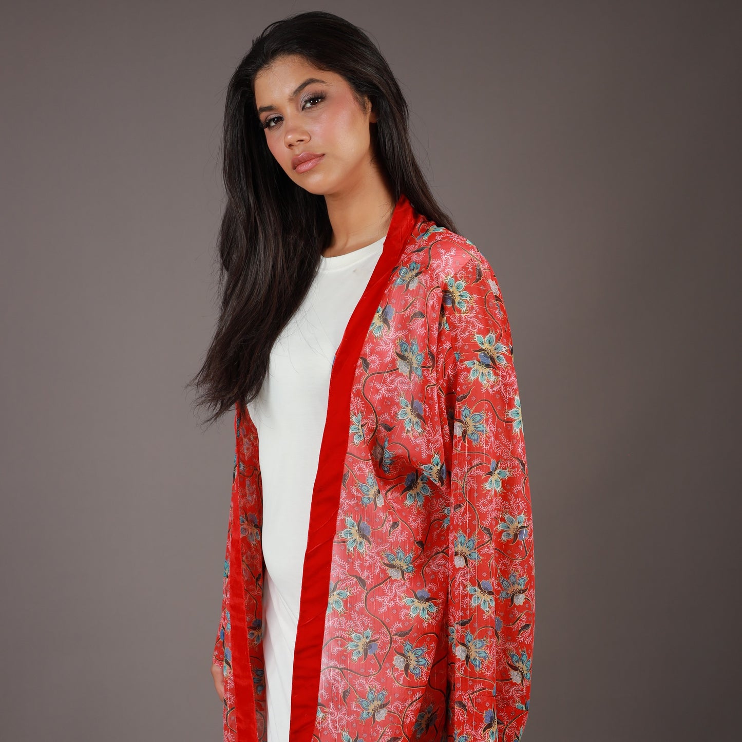Kimono Demi-Long Rouge à Motifs Floraux