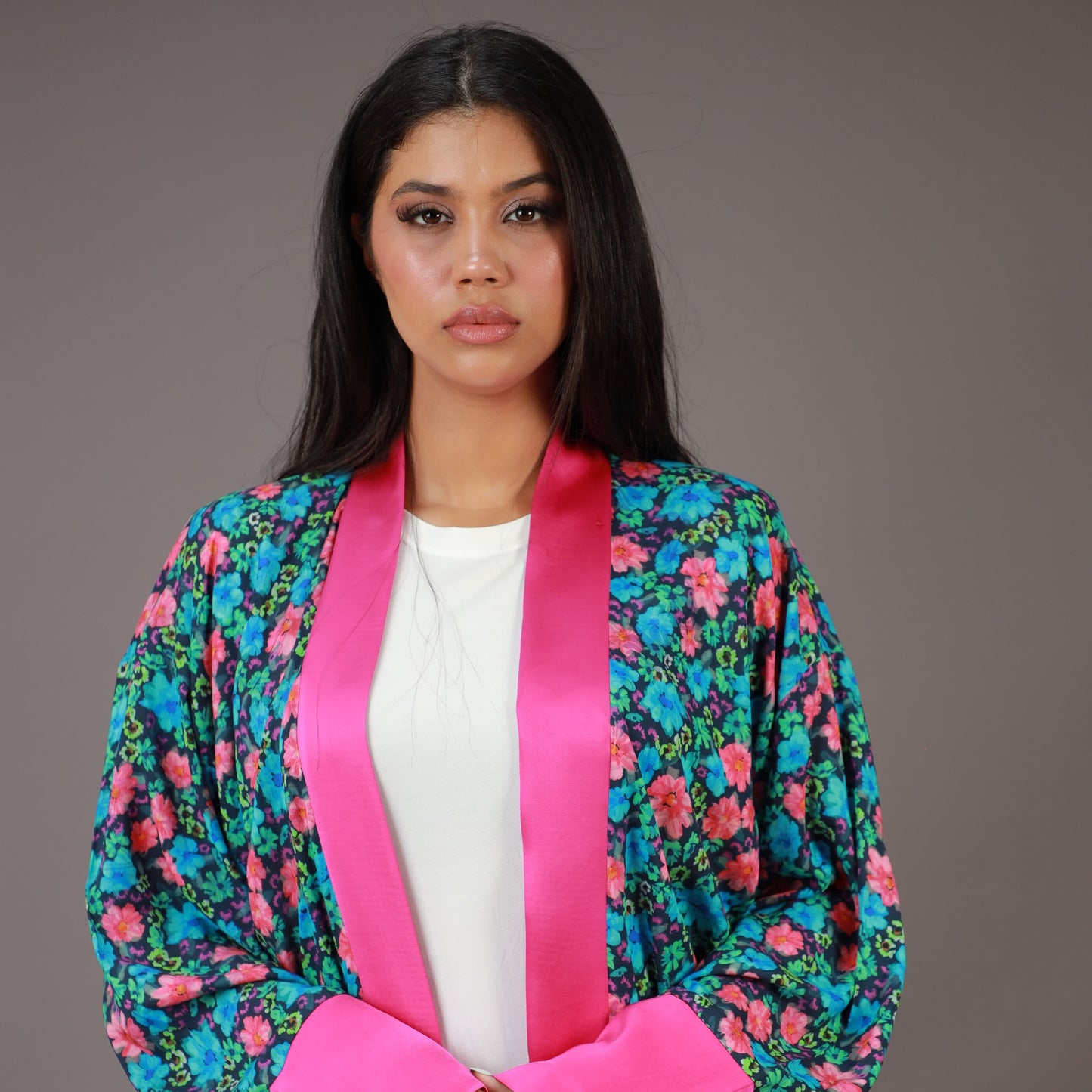 Kimono Long Fleuri à Bordure Fuchsia