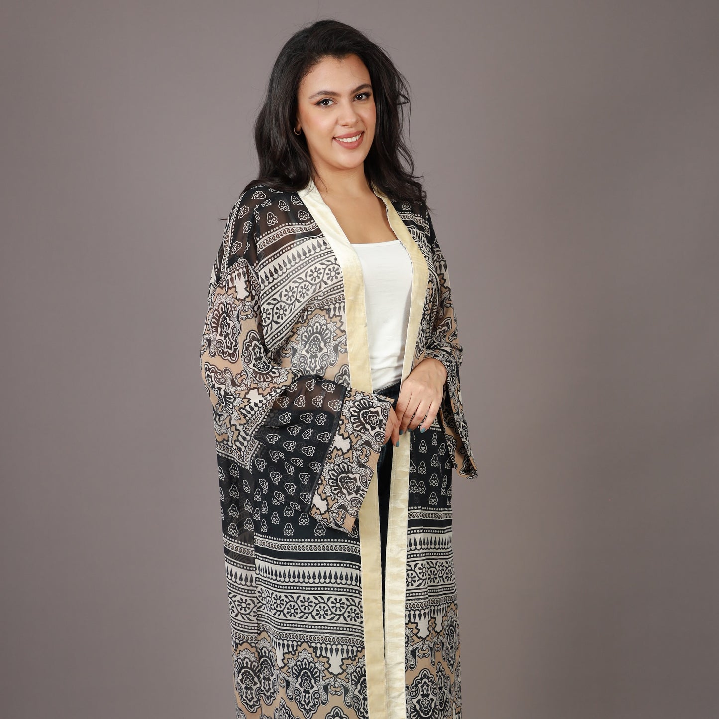 Kimono Long Noir et Beige à Motifs Ethniques