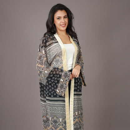 Kimono Long Noir et Beige à Motifs Ethniques