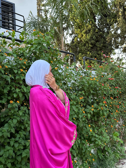 Kimono Fuchsia Brodé – Élégance Florale