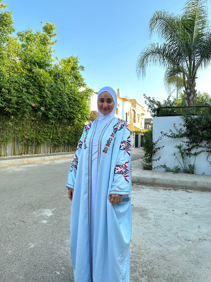 Kimono Bleu Ciel Brodé – Élégance Artisanale