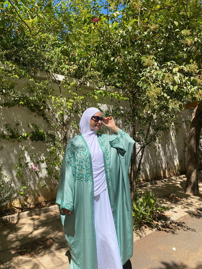 Kimono Vert d’Eau Brodé – Fraîcheur Élégante